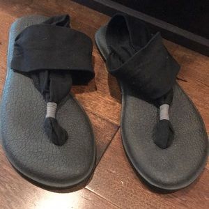 Sanuk slingback sandals